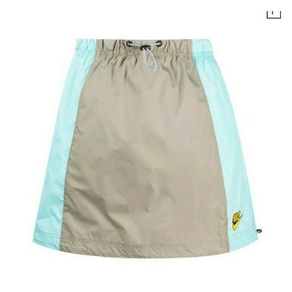 ❤️SOLD❤️Nike Womens Sportswear Icon Clash Woven S - Picture 3 of 5